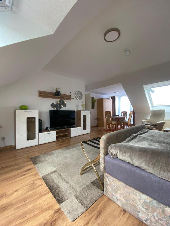 Dachgeschoss Apartment Mit Ausblick Halle  Kültér fotó